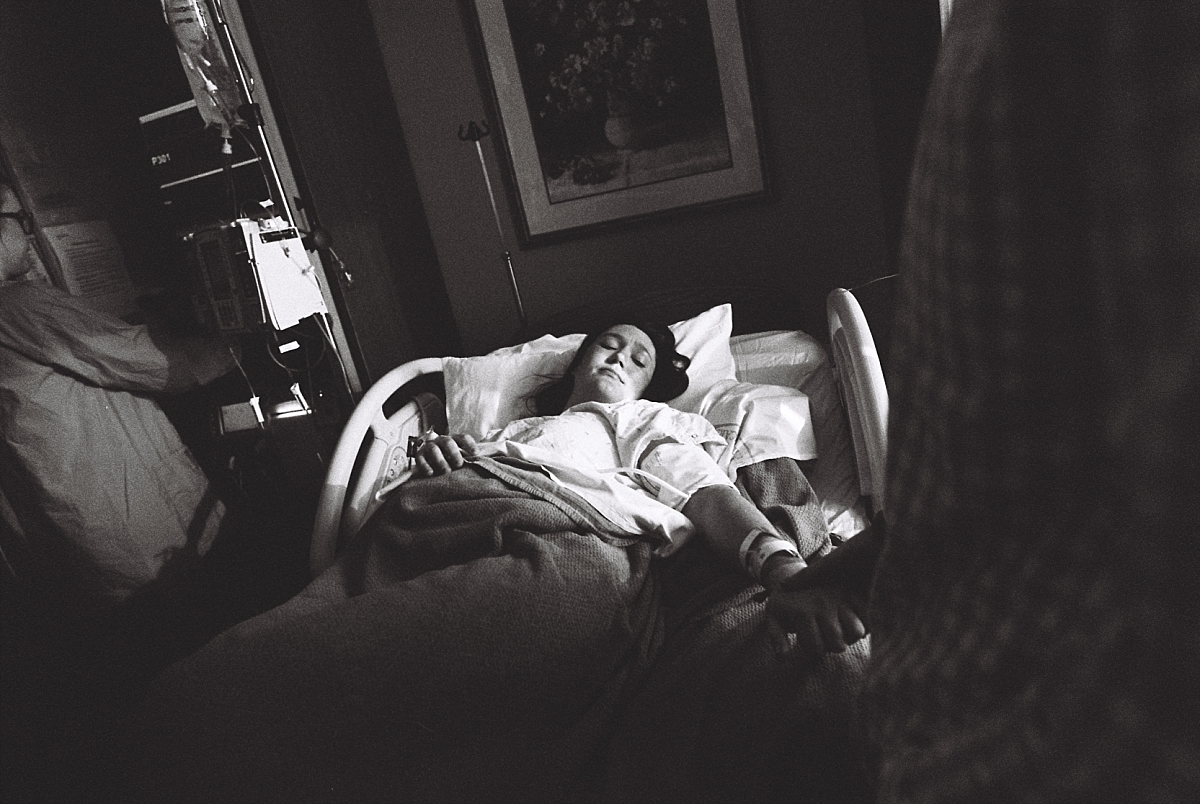 Black and white film photo of mother laboring during an Atlanta birth photography session at Kennestone Hospital in Metro Atlanta